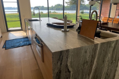 Waterfall-quartzite-with-waterfall-leg